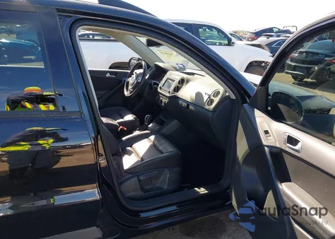 2017 Volkswagen Tiguan 2.0T/2.0T S из США, поврежденный, VIN WVGAV7AX4HK021603